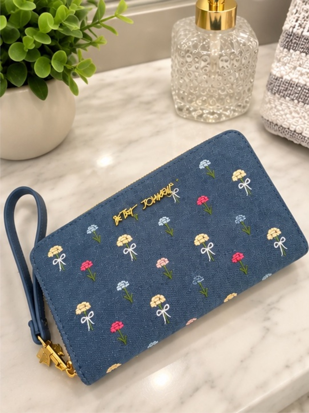 Betsey Johnson denim Floral Embroidered Zip Wristlet Wallet NWOT